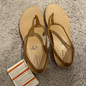Crocs Isabella T-strap sandal GLUE MARKS